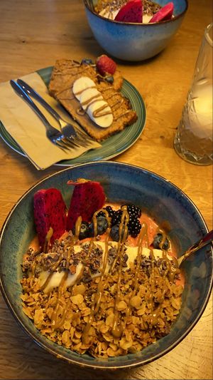 We had lavendel smoothie bowl it was so yummy😄bananebread was very good and delicious caramel latte :) at Mi Chiamo Cafe in Esslingen