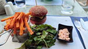 Burger at Hippocampus in Protaras