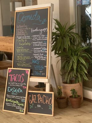 Menu de comida y cena  at A-Frame Oasis in El Palmar De Vejer