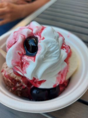 Amarena Becher mit veganer Sahne/ Vanilleeis ;) at Eiscafé Venezia in Kempten