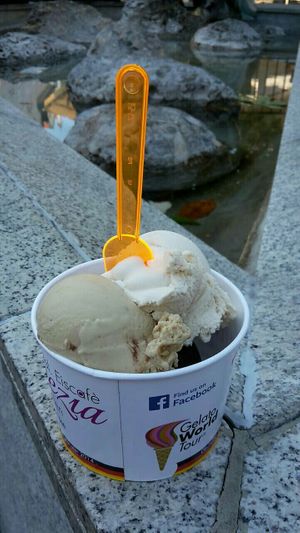 Pistazie, Mandel und Schokolade at Eiscafé Venezia in Kempten