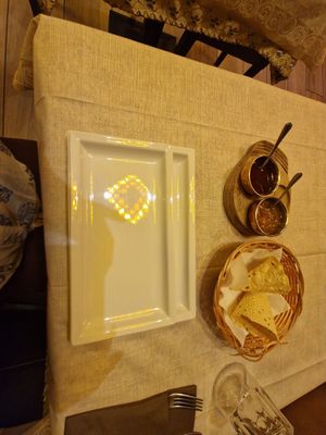 Poppadum starter with two delicious dips at Ital India in Venice