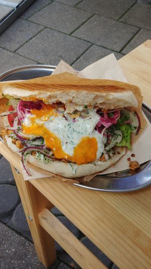 Premium Dönerfleisch aus Erbsenproteinen at Etyok Vegan Kebab in Nuremberg