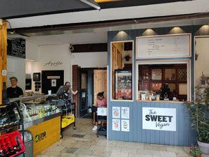 Kebab to the left, cake & coffee to the right at Etyok Vegan Kebab in Nuremberg