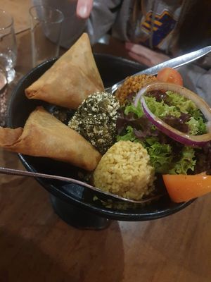 Vegane Vorspeisenplatte außer der Grünkohl mit Käse  at Blue Nile in Munich