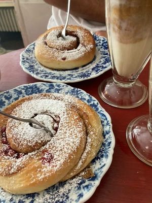 Two cinnamon rolls and two iced latte (17€) at Café Fräulein in Munich