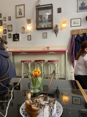 Marmorkuchen and the cool decor  at Café Fräulein in Munich