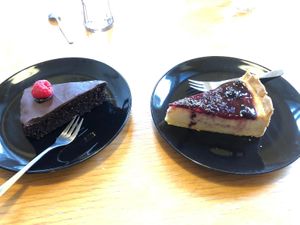 Veganer Schoko- und Käsekuchen at Verenas in Innsbruck