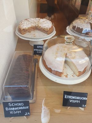 The 4 vegan cakes for today at Verenas in Innsbruck