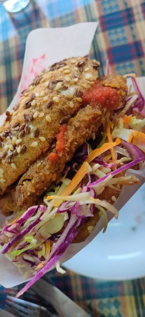 Sriracha zero chicken burger at Bites7060 in Larnaca