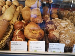 Brot und Brötchen auch ausgeschildert at Bäckerei Joachim Schmid in Loffingen