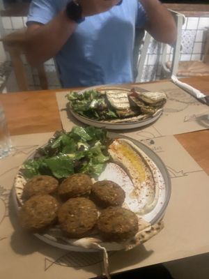 Falafels et légumes grillés   at Falafel in Amorgos
