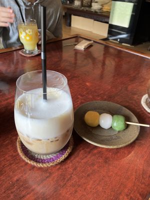 コーヒーのミルクはオーツミルクです！団子も乳卵不使用です🍡  at Uki Cafe in Okayama