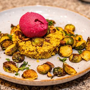 Couscous, gebratener Rosenkohl, Rote Bete Mousse at Hummelbude in Essen