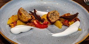 Zitrusfruchtsalat, Mandelküchlein, Sternanissahne at Hummelbude in Essen