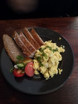 Vegan scrambled egg with selfmade sourdough bread at Hummelbude in Essen