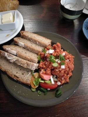 Vegan "Mett" with selfmade sourdough bread at Hummelbude in Essen