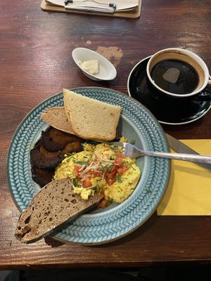 Einmal veganes Rührei mit alles und Kaffee   at Hummelbude in Essen