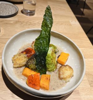 Wirsingroulade mit Kürbis und Kartoffelplätzchen und Pfeffersosse   at Hummelbude in Essen
