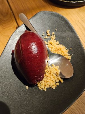 Blaubeereis mit Crumble at Hummelbude in Essen