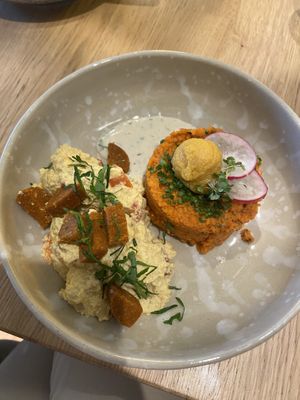 Rührtofu mit Möhrentartar  at Hummelbude in Essen