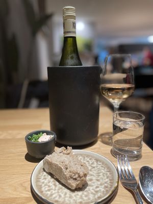 Selbstgemachtes Brot mit Grauburgunder   at Hummelbude in Essen
