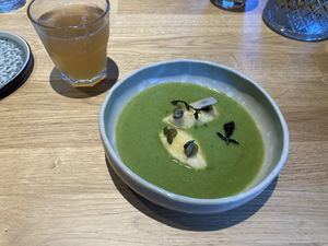 Kräutersuppe und Brennessel-Highball  at Hummelbude in Essen