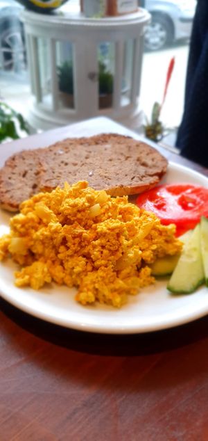 Veganes Rührei mit eigenem Sauerteigbrot - jeden Samstag & Sonntag at Hummelbude in Essen