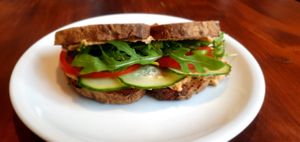 Klappstulle aus eigenem Sauerteigbrot, Vegan oder Vegetarisch belegt - Jeden Samstag & Sonntag at Hummelbude in Essen