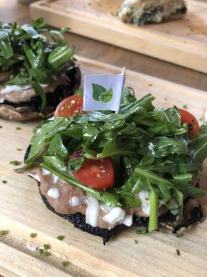 Molletes con queso vegano at Jengibre Healthy Food in Metepec