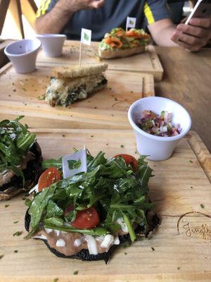 Banderitas en los platillos veganos 🥰 at Jengibre Healthy Food in Metepec