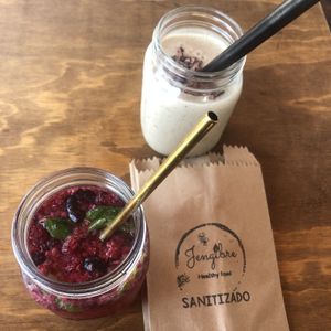 Smoothie capuchino y refresco de la casa at Jengibre Healthy Food in Metepec