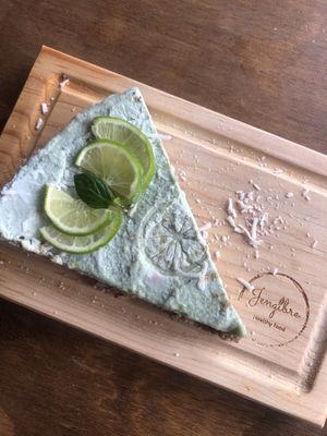 Pie crudivegana de limón at Jengibre Healthy Food in Metepec