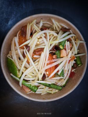 Tangy, delicious & healthy green Thai papaya salad at Healthy Bite in Kota Kinabalu