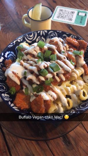 Buffalo ch’kn Mac bowl 🤤 at HASH - Vegan Eats SA in San Antonio