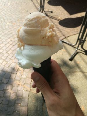 Melonen- und Zitroneneis at Eiscafé Casal in Karlsruhe