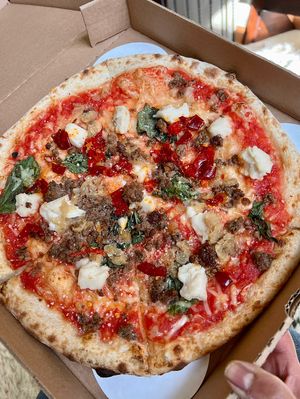 The Vegan ‘Mr. Scratch’ pizza with vegan sausage and Miyoko’s vegan mozzarella 🙌🏼 #Veganuary at Old Scratch in Centerville