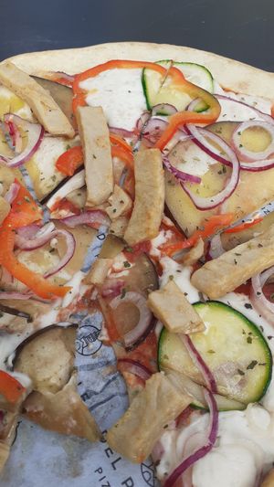 Pizza vegana con heura at Del Poble Benimaclet in Valencia