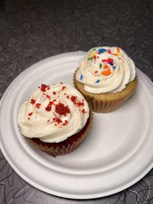 Cupcakes  at V's Diner in Casselberry