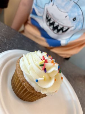 Vanilla cupcake   at V's Diner in Casselberry