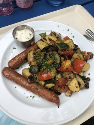 Vegan sausages with grilled veg, potatoes and aioli at Waldheim Heslach in Stuttgart