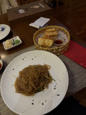 Nudeln und gebackenes Gemüse  at Sushi Queen in Trieste