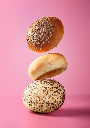 Tienen pan vegano y sin gluten para las hamburguesas. at Wabi Sabi Hawaiian Taste in Marbella