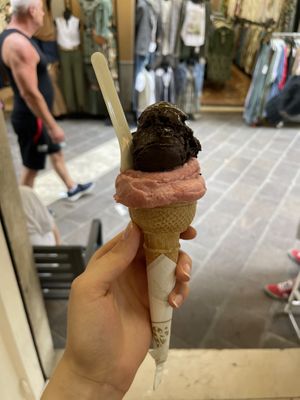 Vegan Chocolate and Strawberry  at Gelateria Break's Candy in Garda