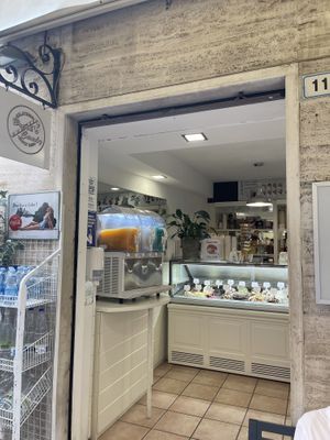 Outside   at Gelateria Break's Candy in Garda