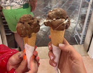 V yummy vegan gelato!!! 🍦💕 (chocolate and other fruit flavours are vegan) at Gelateria Break's Candy in Garda