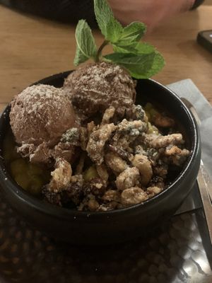 Schokomouse mit Mango und Nüssen  at Die Insel in Sankt Peter-ording