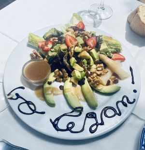 Ensalada at Casa Lucia in Miono