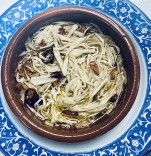 Gulas de seta cardo al ajillo at Casa Lucia in Miono