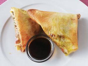Samosas de heura at Casa Lucia in Miono